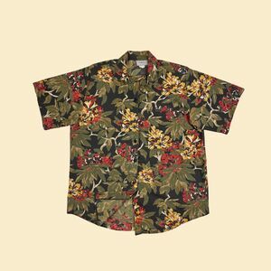 1980s floral black/green blouse by Venezia Sportswear, size 14-16 short sleeve